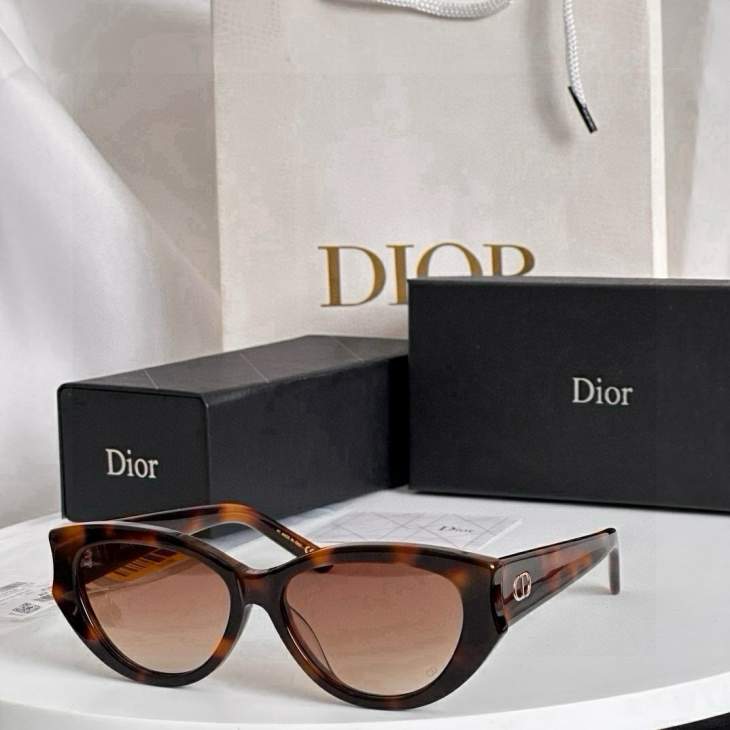 Picture of Dior Sunglasses _SKUfw77619915fw
